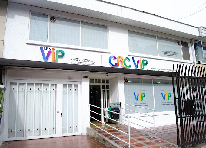 Fachada y entrada de la sede de VIP Salud Ocupacional
